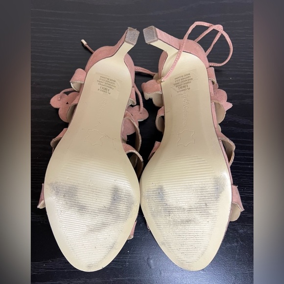 BCBGeneration Chikox Petal Heels - Picture 4 of 8